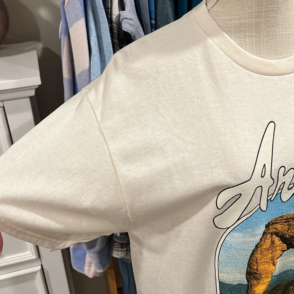 Kid Dangerous | Arches Utah Graphic T-Shirt in Natural Beige size Large NWT - Picture 4 of 10